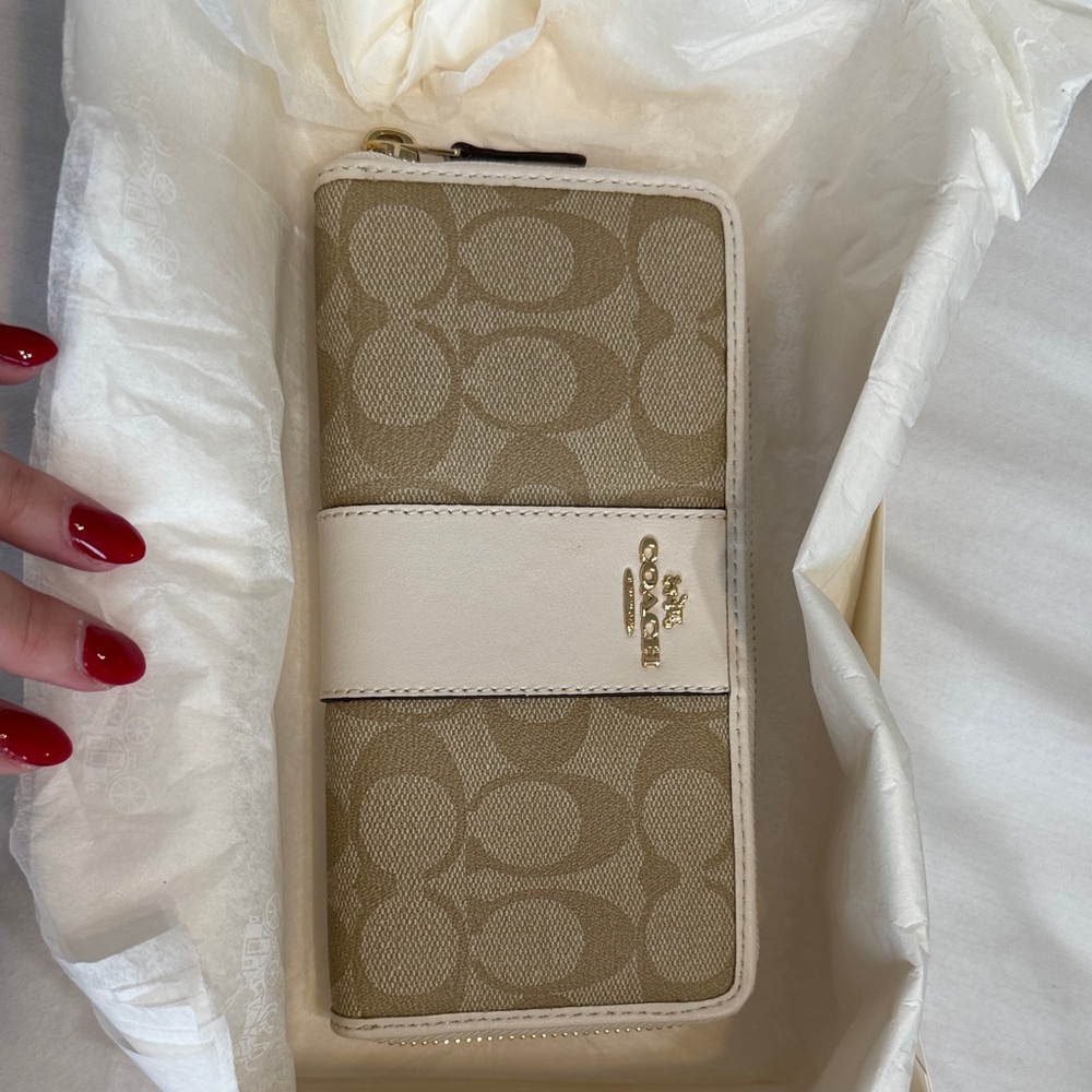 Coach Tan and Cream Signature Wallet